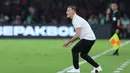 Laga ini menandai debut John Herdman sebagai pelatih baru Timnas Indonesia. Tampak dalam foto, pelatih Timnas Indonesia, John Herdman, saat memimpin Skuad Garuda melawan Saint Kitts and Nevis pada ajang FIFA Series 2026 di Stadion Utama Gelora Bung Karno (SUGBK), Jumat (27/3/2026) malam WIB. (Bola.com/M. Iqbal Ichsan)