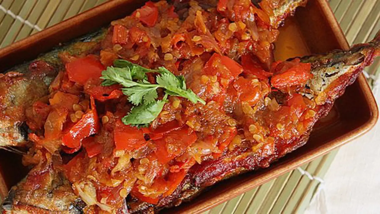 Ikan pindang sambal/copyright Cherry on a Cake - blogger