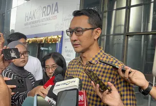 Komisi Pemberantasan Korupsi melakukan Operasi Tangkap Tangan di tiga wilayah dalam sehari, yakni pada Rabu, 17 Desember 2025. Salah satunya di Banten, dengan penangkapan jaksa yang diduga melakukan pemerasan terhadap Warga Negara Korea Selatan. (Liputan6.com/Ady Anugrahadi)