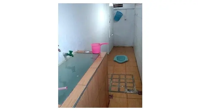Toilet Nyeleneh (Sumber: Instagram/@selfiekamarmandi)