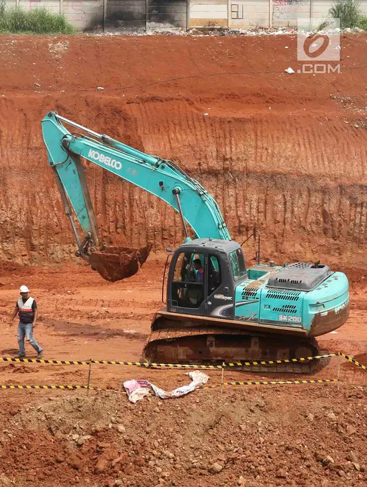 Alat berat mengeksekusi lahan yang terkena proyek Jalan Tol Cijago di Baktijaya, Sukmajaya, Depok, Jawa Barat, Selasa (11/12). Sebanyak 10 rumah yang dieksekusi terdapat di Kelurahan Bakti Jaya dan 20 rumah di Kukusan. (Liputan6.com/Immanuel Antonius)