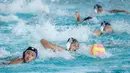 <p>Pemain Kusuma Harapan, Akhdan Rifqi mengejar bola dalam laga polo air melawan Pasundan Raya Warriors saat Indonesia Open Aquatic Championships 2025 di Stadion Akuatik Gelora Bung Karno, Senayan, Jakarta, Rabu (12/11/2025). (Bola.com/Bagaskara Lazuardi)</p>