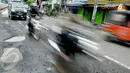 Belum ada perbaikan yang dilakukan pemda DKI terkait masalah lubang di jalan ini. Menurut pemda semua lubang di Jakarta akan segera ditambal dalam waktu dekat (Liputan6.com/Johan Tallo).
