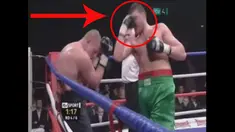 Video petinju dunia asal Inggris Tyson Luke Fury saat melawan Lee Swaby, karena emosi tinjunya mengenai muka sendiri pada tahun 2009.