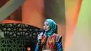 Seperti para kontestan, menjelang berakhirnya acara, baik Uyaina Arshad dan Gilang Dirga juga diberikan nilai oleh dewan juri.  Nilai dari kelima dewan juri tersebut berakhir dengan nilai sama. (Adrian Putra/Bintang.com)