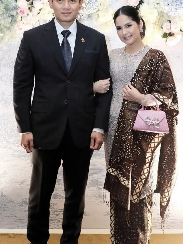 Annisa Pohan Dibalut Kebaya dan Sanggul Klasik saat Kondangan Anak Bambang Soesatyo. [@annisayudhoyono]