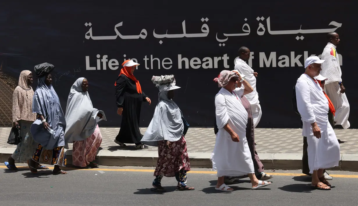 Selama prosesi haji pada tahun ini, suhu diperkirakan akan kembali menembus lebih dari 40 derajat celsius. (HAZEM BADER/AFP)
