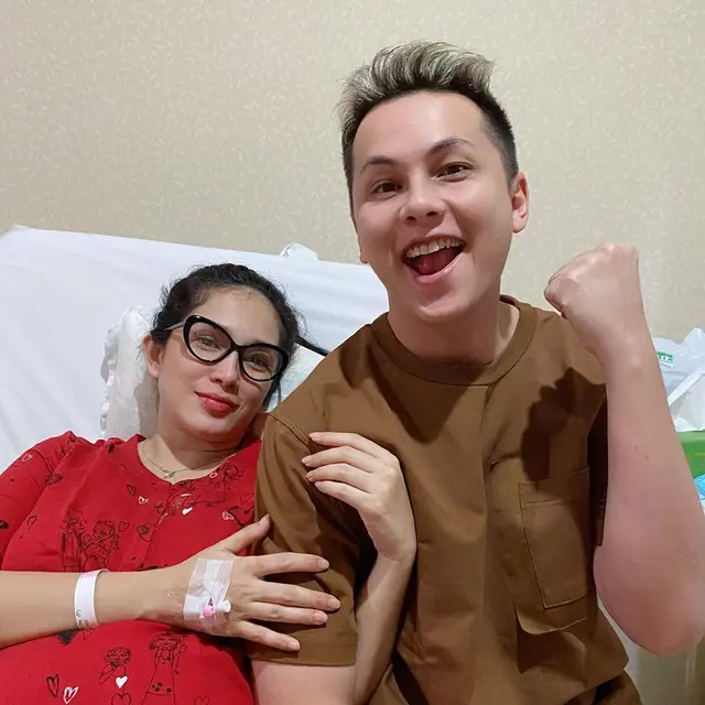 Jadi Suami Siaga, Ini 6 Potret Andhika Pratama Temani Istri dari Hamil Hingga Lahiran