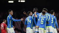 Asa Napoli untuk lolos ke babak 16 besar semakin besar usai mengalahkan Red Star Belgrade pada laga lanjutan Liga Champions Grup C yang berlangsung di stadion San Paulo, kamis (29/11). Napoli menang 3-1 atas Red Star Belgrade. (AFP/Fillipo Monteforte)