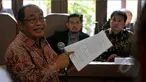 Mantan Panitera Mahkamah Konstitusi, Zainal Arifin Husein menjadi saksi ahli dalam sidang kasus sengketa Partai Golkar di Pengadilan Negeri Tata Usaha Negara (PTUN) Jakarta Timur, Senin (4/5/2015). (Liputan6.com/Yoppy Renato) 