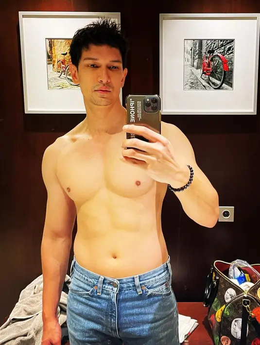 <p>Pria pemilik nama Dimas Kahlil Sudoyo Beck ini benar-benar berubah. Dari sosok pria kurus nan rupawan menjadi lebih atletis. (FOTO: instagram.com/dimasbeck/)</p>