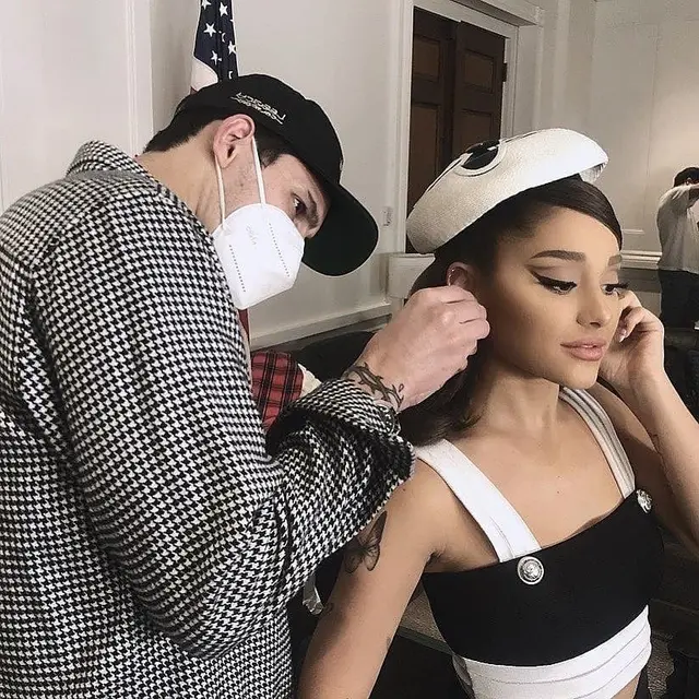 Resmi Menikah, Ini 6 Potret Mesra Ariana Grande dan Dalton Gomez
