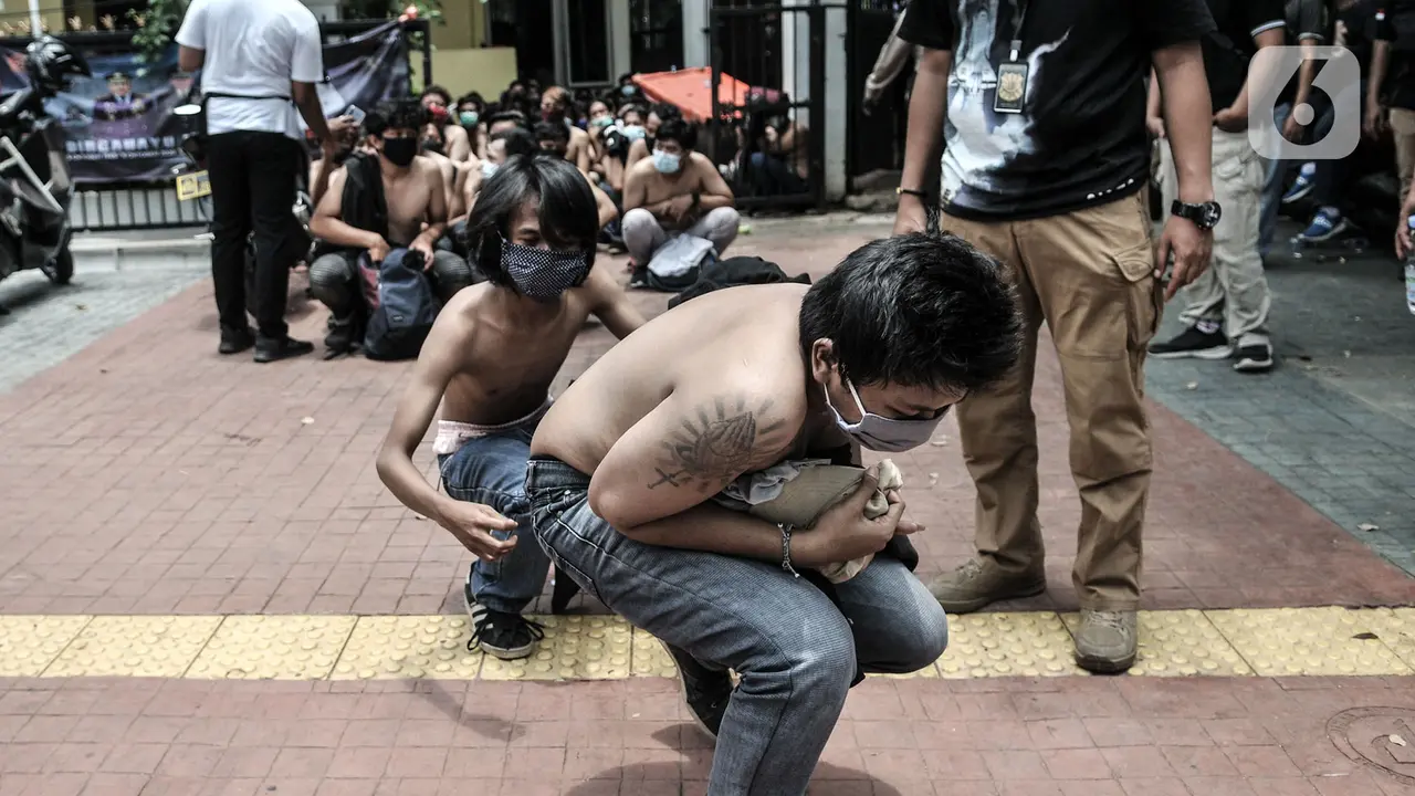 FOTO: Puluhan Remaja Diamankan di Kawasan Palmerah