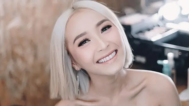 Potret Terbaru Rinni Wulandari, Tampil Cantik dengan Rambut Blonde