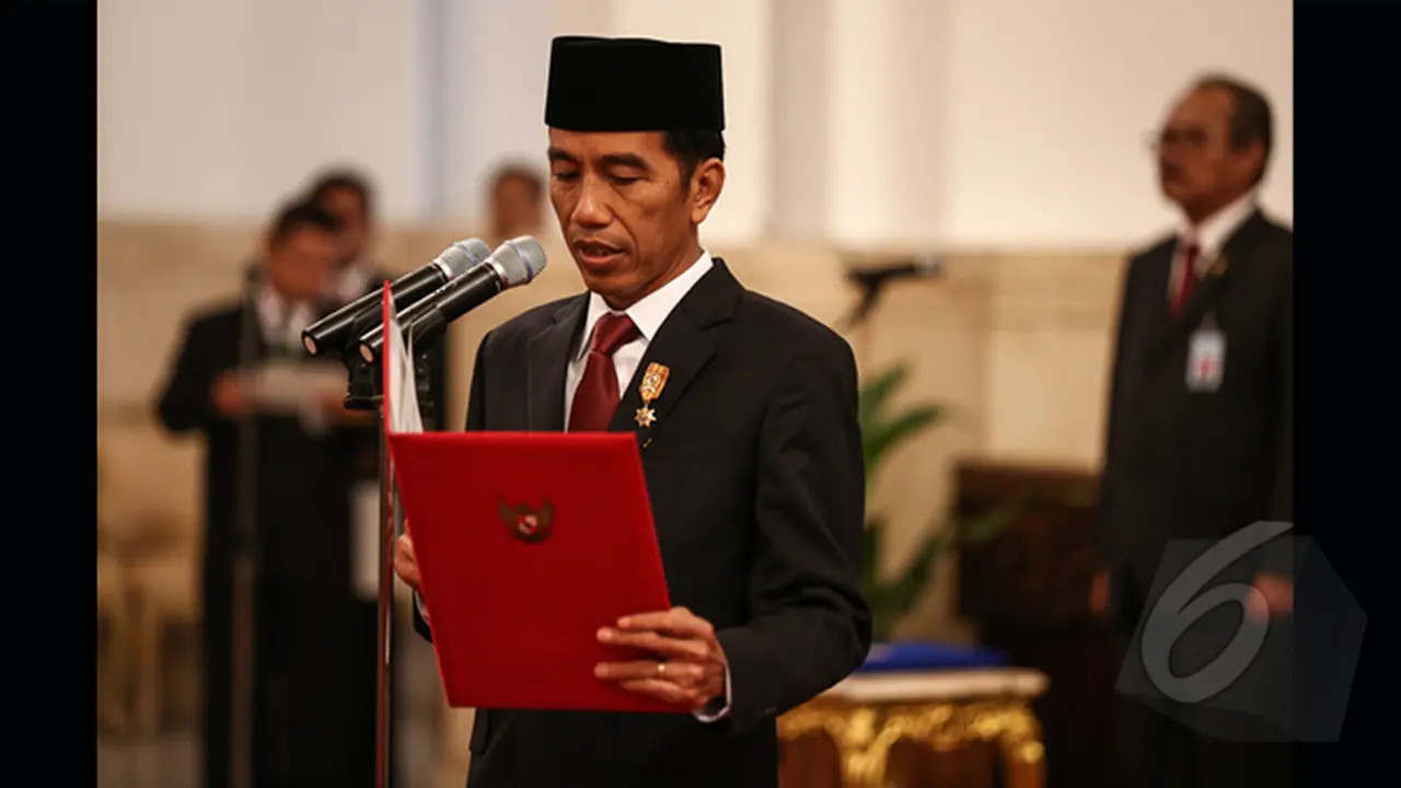Jokowi Lantik Ayah Sherina Munaf Jadi Kepala Badan Ekonomi Kreatif