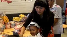 Meski sempat mendapat penolakan dari keluarga, namun Ratna Dilla tidak mengurungkan niatnya untuk mengadopsi anak (Tam)
