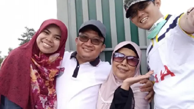 Oki Priyadi dan keluarga (Sumber: Menpan.go.id)