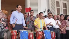 Gubernur DKI Basuki Tjahaja Purnama (Ahok) meresmikan wisata Balaikota DKI Jakarta, Sabtu (12/9/2015). Wisata Balaikota rencananya dibuka rutin Sabtu dan Minggu setiap pukul 09.00-17.00 WIB untuk objek bagian dalam gedung. ‎(Liputan6.com/Angga Yuniar)