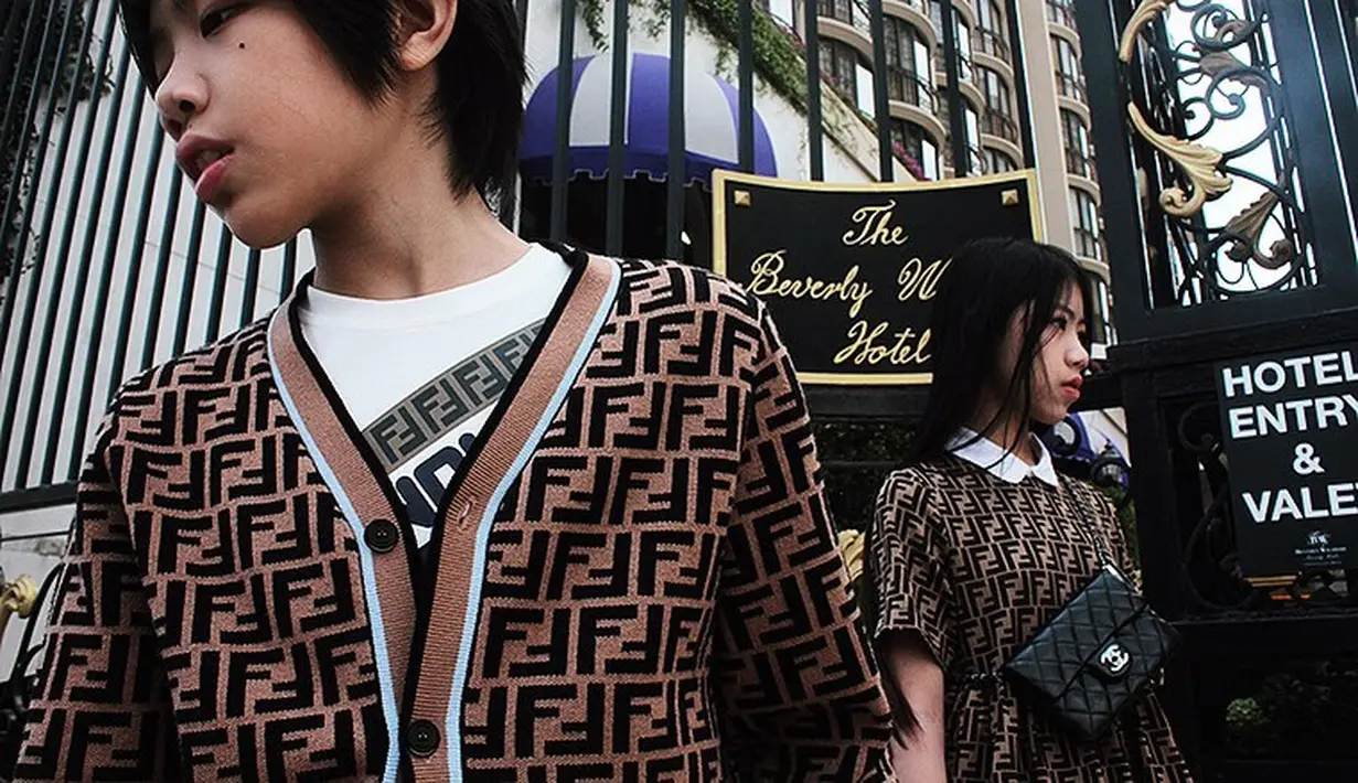 Terbaru, anak-anak desainer Indonesia yang jadi langganan anak seleb Hollywood Winnie Aoki itu mendapatkan Diamond Medal (Devon Kei) dan Silver Medal (Mischka Aoki) dari International World Mathematics Invitational WMI 2021. (Foto: Instagram @winnie_mischkaaoki)