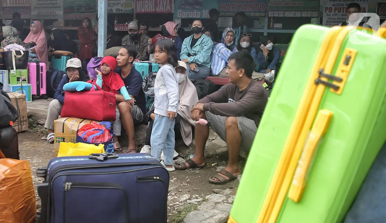 Diperkirakan ada sekitar 146,48 juta orang akan melakukan perjalanan selama arus mudik Lebaran 2025. (Liputan6.com/Angga Yuniar)
