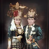 Kisah cinta pasangan Faarhan Zaenal Muttaqin alias Faank dan Sari Rahmani berawal dari kampus Universitas Islam Negeri (UIN) Syarif Hidayatulah, Jakarta pada tahun 2001 silam. (dok. Pribadi)