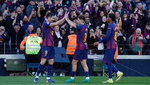 Pemain Barcelona, Robert Lewandowski, merayakan gol yang dicetaknya ke gawang Mallorca dalam lanjutan La Liga Spanyol di Camp Nou, Sabtu (7/2/2026). (AP Photo/Joan Monfort)