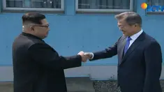 Perhatian dunia tidak hanya tertuju kepada kedua pemimpin itu, tapi juga kepada istri Kim Jong Un, yaitu Ri Sol Ju.