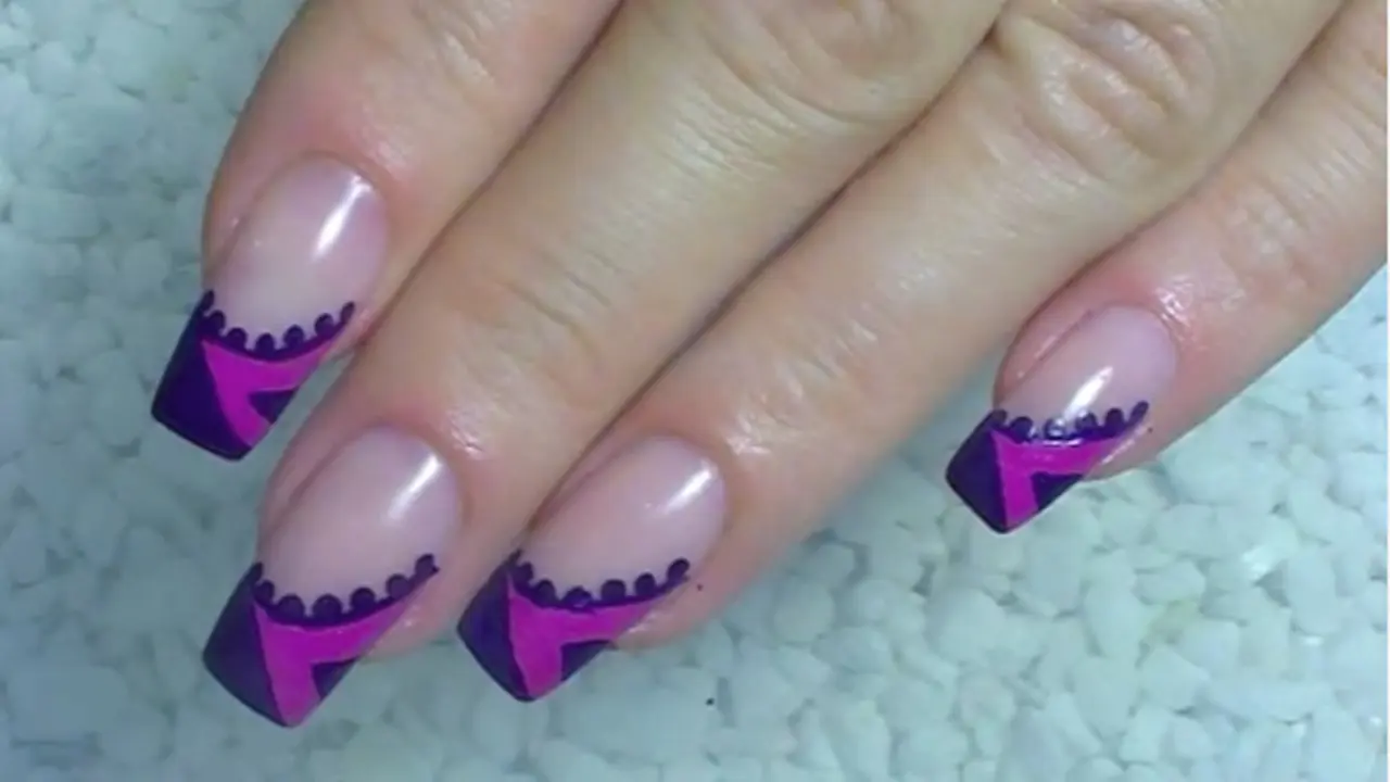 Suka dengan Warna Ungu? Kamu Pasti Suka Nail Art yang Satu Ini