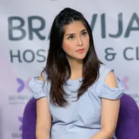 Kehadiran anak kedua ini pun semakin menambah kebahagiaan keluarga kecilnya. Eva Anindita dan sang suami Reza Zachrie memilih nama Raquelle Magali Zachrie untuk anak keduanya. (Deki Prayoga/Bintang.com)