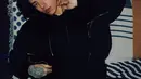 Pria yang pernah tergabung dalam boy group C-Clown ini pun sering mengunggah berbagai kegiatannya di media sosial. Bahkan, penampilannya juga sering dibanjiri pujian oleh netizen.(Liputan6.com/IG/@dprian)