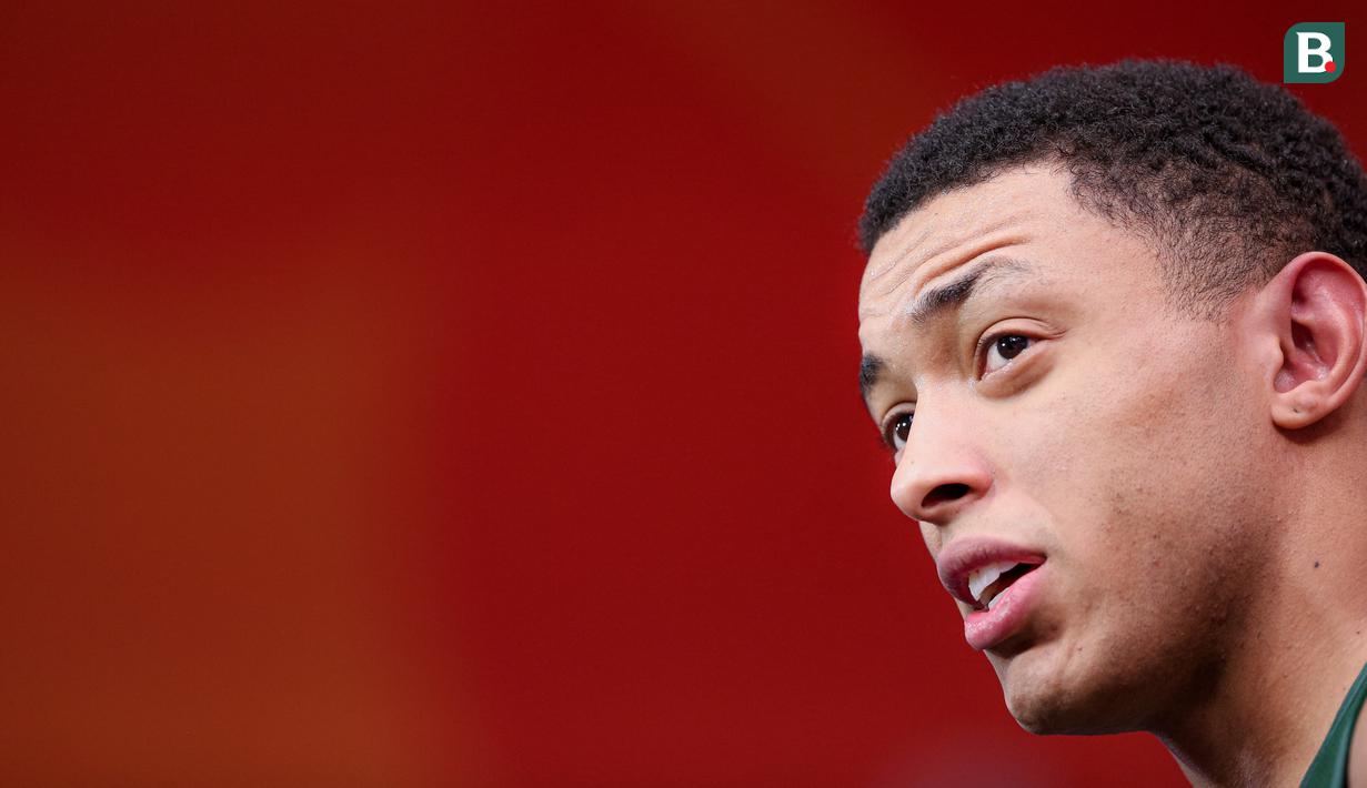 Pebasket Brasil, Yago Santos memberikan keterangan kepada wartawan setelah laga Grup G Piala Dunia FIBA 2023 melawan Pantai Gading di Indonesia Arena, Senayan, Jakarta, Rabu (30/08/2023). Brasil menang dengan skor 89-77. (Bola.com/Bagaskara Lazuardi)