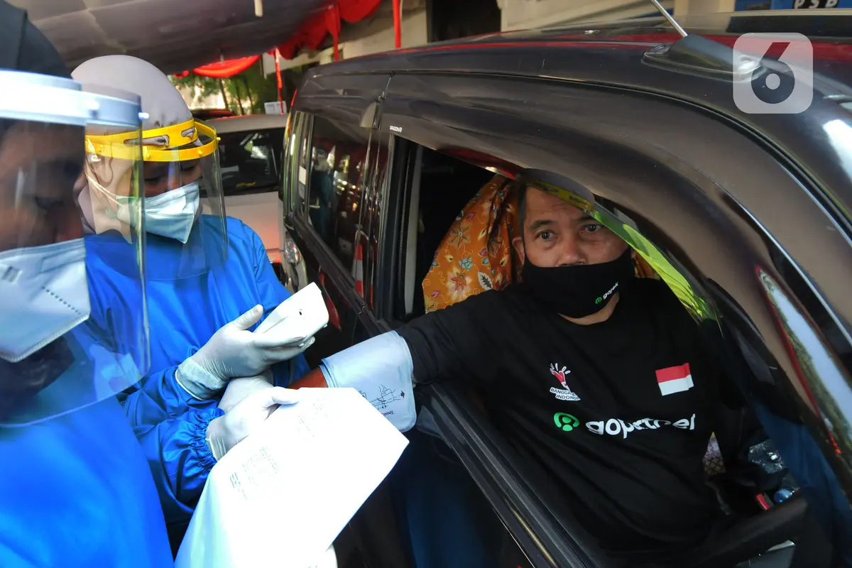FOTO: Proses Vaksinasi COVID-19 Secara Drive Thru di Kota Bogor