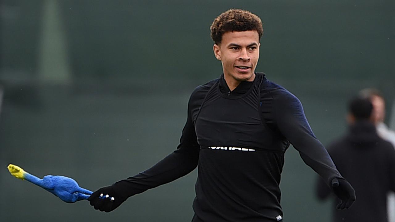 Keseruan Pemain Inggris Main Lempar-Lemparan Ayam Jelang Hadapi Kroasia