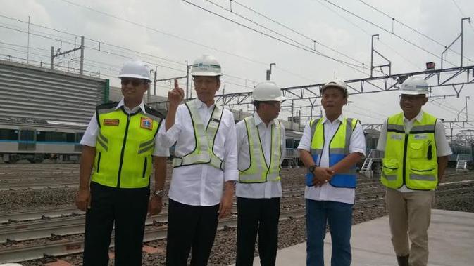Presiden Jokowi menjajal MRT fase I yang hubungkan Bundaran HI-Lebak Bulus (Foto:Merdeka.com/Titin Supriatin)