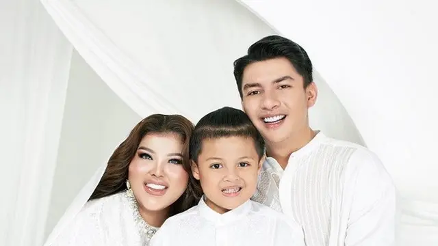 7 Potret Kebersamaan Shindy Samuel dan Suami