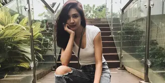 Bertubuh tinggi dan langsing sepertinya sudah melekat pada Mikha Tambayong. Gayanya yang selalu memikat ini, Mikha pun juga punya cara tersendiri untuk membuat dirinya terlihat seksi. (Instagram/miktambayong)