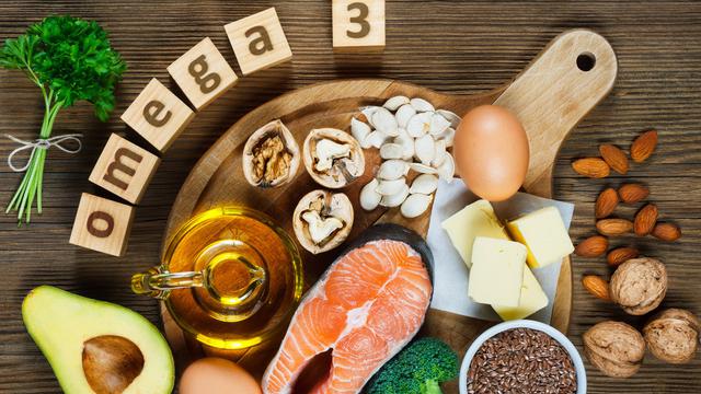 Berapa Kebutuhan Omega-3 Harian Orang Dewasa? (Evan Lorne/Shutterstock)