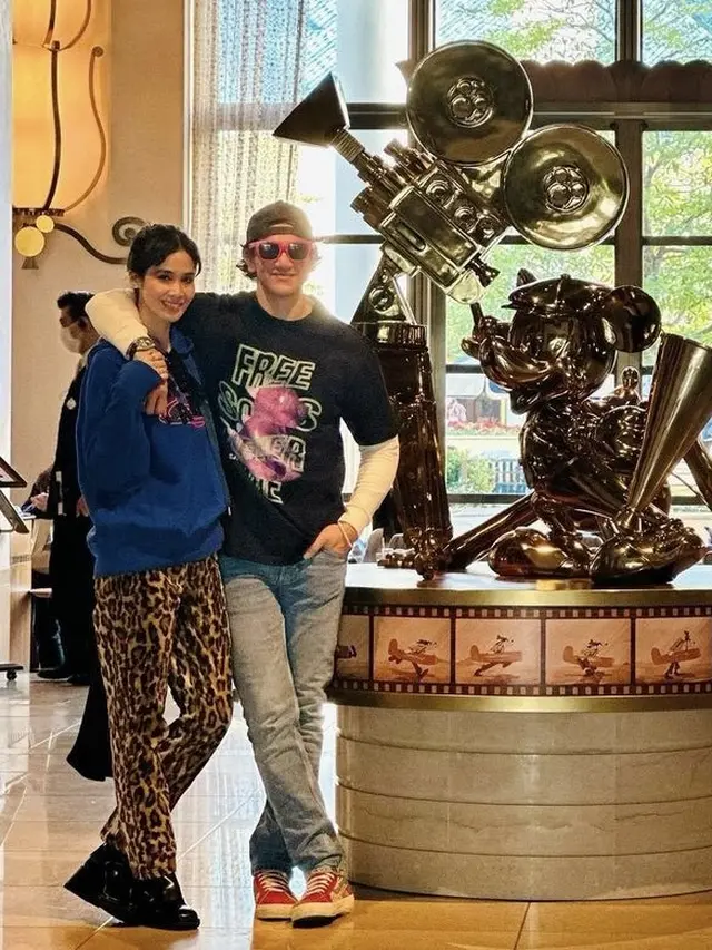 Outfit Liburan Vino G Bastian dan Marsha Timothy di Jepang, credit: @marshatimothy