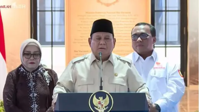 Presiden Prabowo Subianto saat meresmikan Museum Marsinah di Kabupaten Nganjuk, Jawa Timur. (Foto: tangkapan layar Sekretariat Presiden)