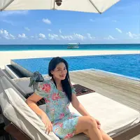 Berlibur menjadi sebuah agenda yang dilakukan Titi Kamal dan Christian Sugiono. Kali ini, Maldives menjadi destinasi yang dituju. (Foto: Instagram/ Titi Kamal).