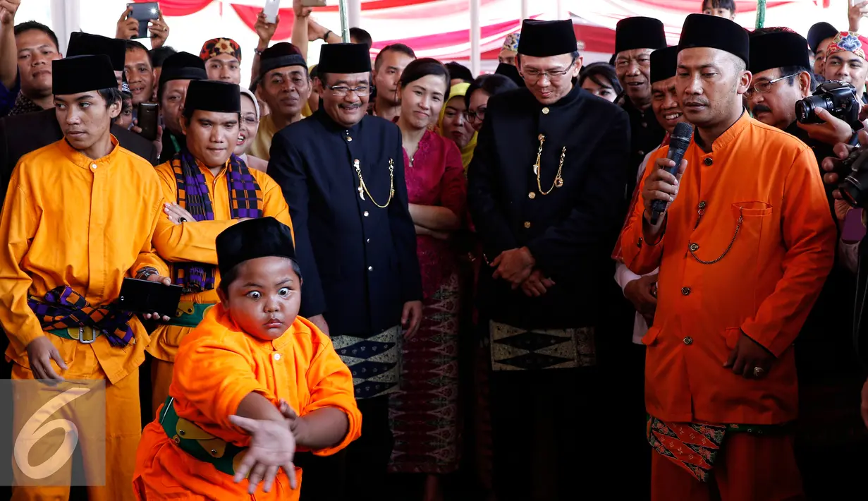 Gubernur DKI Jakarta Basuki Tjahaja Purnama bersama Wagub DKI Djarot hadiri acara Lebaran Betawi VII di Lapangan Banteng, Jakarta, Minggu (23/8/2015). (Liputan6.com/Yoppy Renato)