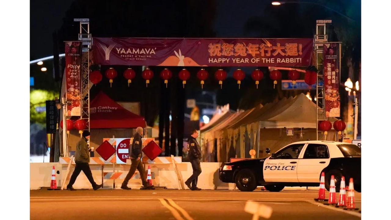 Lokasi dekat tempat penembakan massal di Monterey Park, California, AS setelah perayaan Tahun Baru Imlek. (Foto AP/Jae C. Hong)