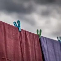 Ilustrasi cara mengeringkan baju dengan cepat/Copyright shutterstock/Extarz