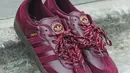 Setiap pembelian dari sepatu ini juga disertai dengan sticker pack dan post card khusus dari Island Series: SS25 Sumatra Pack. Sepatu ini mulai tersedia pada tanggal 1 April 2025 di adidas.co.id dan mitra retail adidas Indonesia. [Foto: Adidas.dok]
