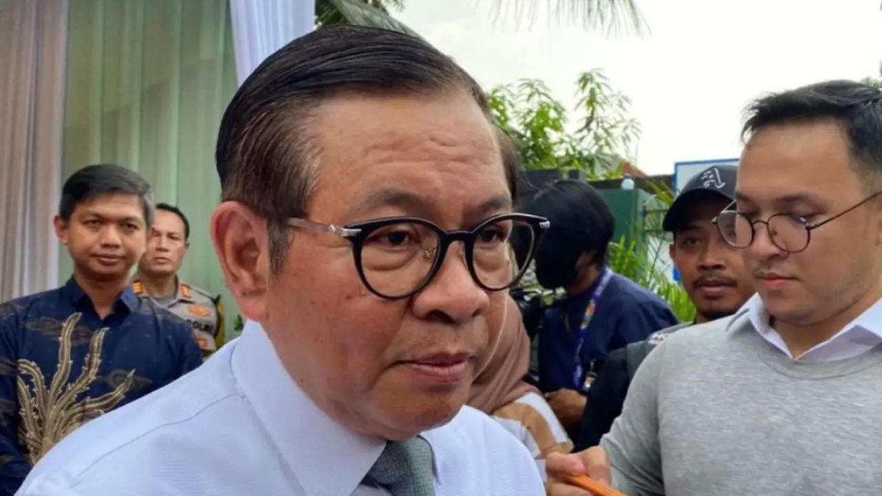 Gubernur DKI Jakarta Pramono Anung di kawasan Jakarta Timur, Sabtu (18/10/2025).