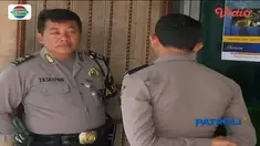 Rampok yang beraksi di siang hari berhasil menggasak uang dan perhiasan dari Bank Jateng di Semarang, Jawa Tengah.