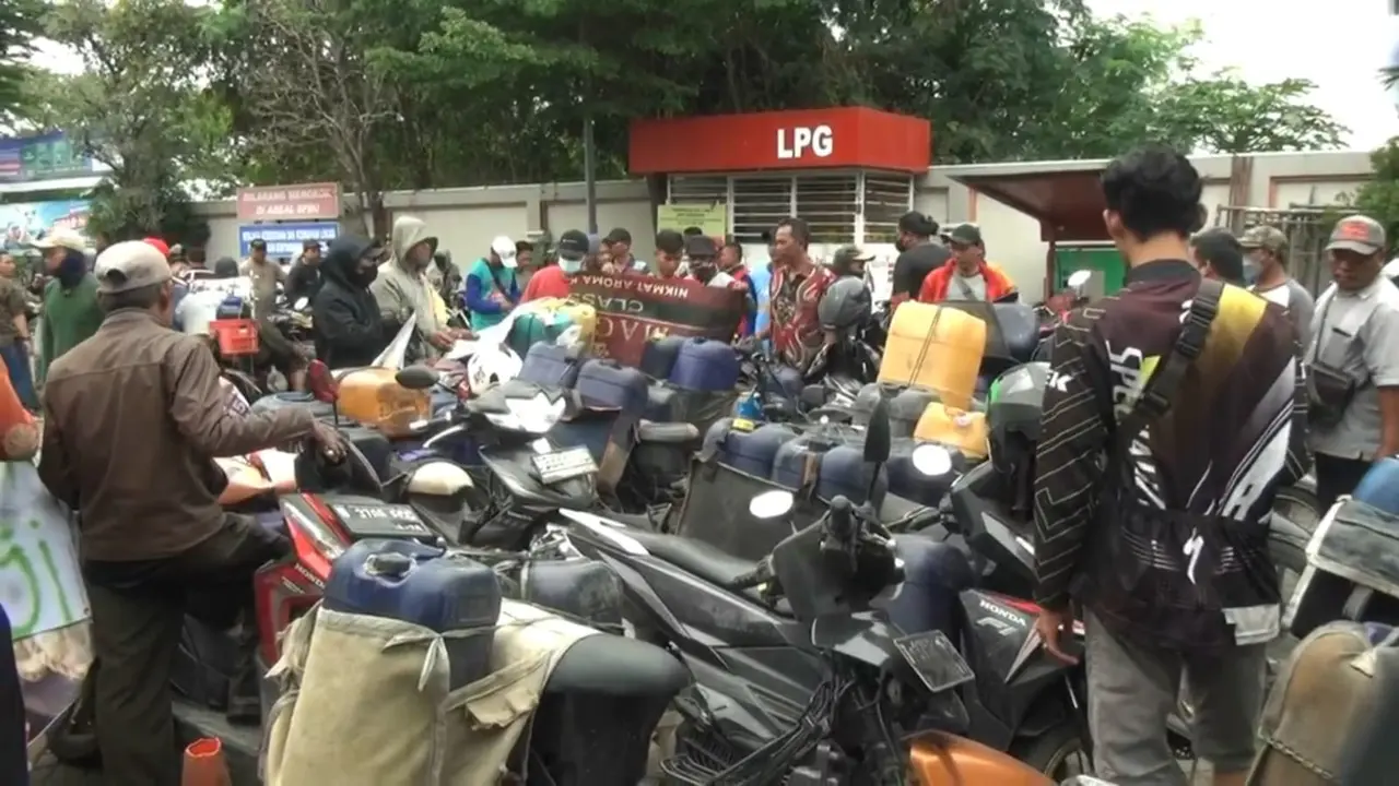 Solar Bersubsidi Langka di Bekasi