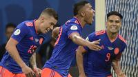 Gelandang Kolombia, Roger Martinez, merayakan gol yang dicetaknya ke gawang Argentina pada laga Copa America 2019 di Stadion Fonte Nova, Salvador, (Sabtu (15/6). Argentina kalah 0-2 dari Kolombia. (AFP/Juan Mabromata)