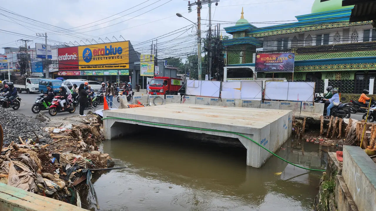 Jembatan Mampang Mangkrak
