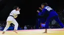 <p>Atlet judo putri Indonesia, Maryam March Maharani (kiri) saat menghadapi pejudo Mozambik, Jacira Ferreira pada laga babak 32 besar kelas 52 kg putri Olimpiade Paris 2024 di Champ-de-Mars Arena, Paris, Minggu (28/7/2024). Maryam March Maharani menang 10-0, namun ahirnya tersingkir di babak 16 besar setelah kalah dari pejudo Kosovo, Distria Krasniqi. (Dok. NOC Indonesia/Naif Muhammad Al'as)</p>